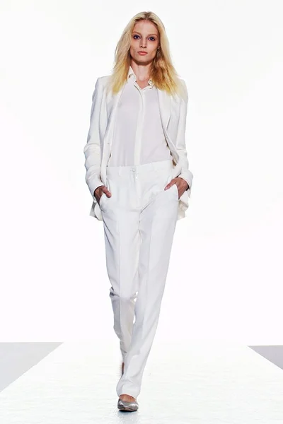 Look 3